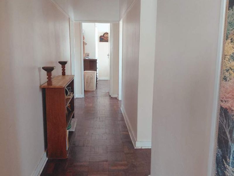 Spacious 3-Bed Home with Huge Yard & Ample Parking! - Photo 4