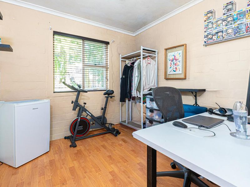 Beautiful 3 bedroom Duplex Apartment in Diep River R2 495 000.00 - Photo 9