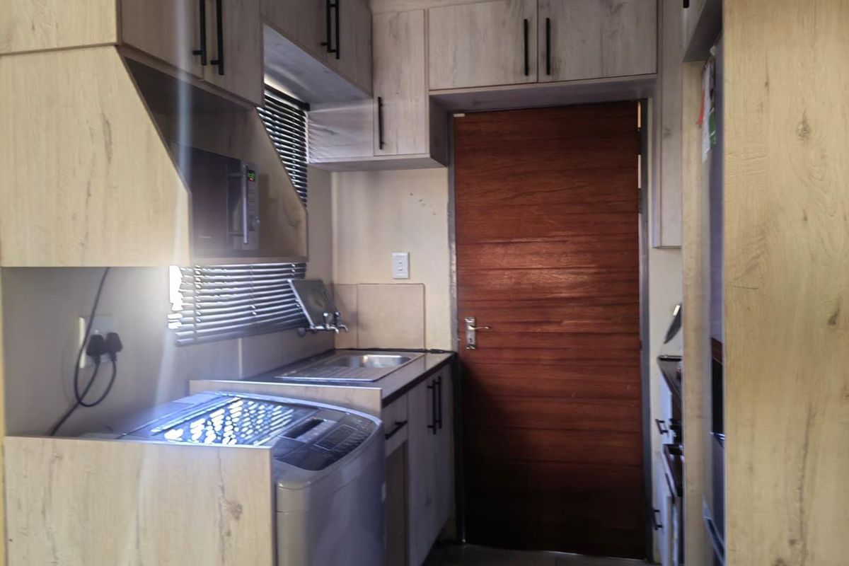 Clayville R 950 000- A Beautiful Family Home , a real gem! - Photo 4
