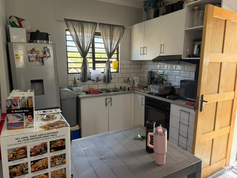 FOR SALE: 3 BEDROOM FREESTANDING TOWNHOUSE - OTJOMUISE EXTENSION 10 - Photo 4