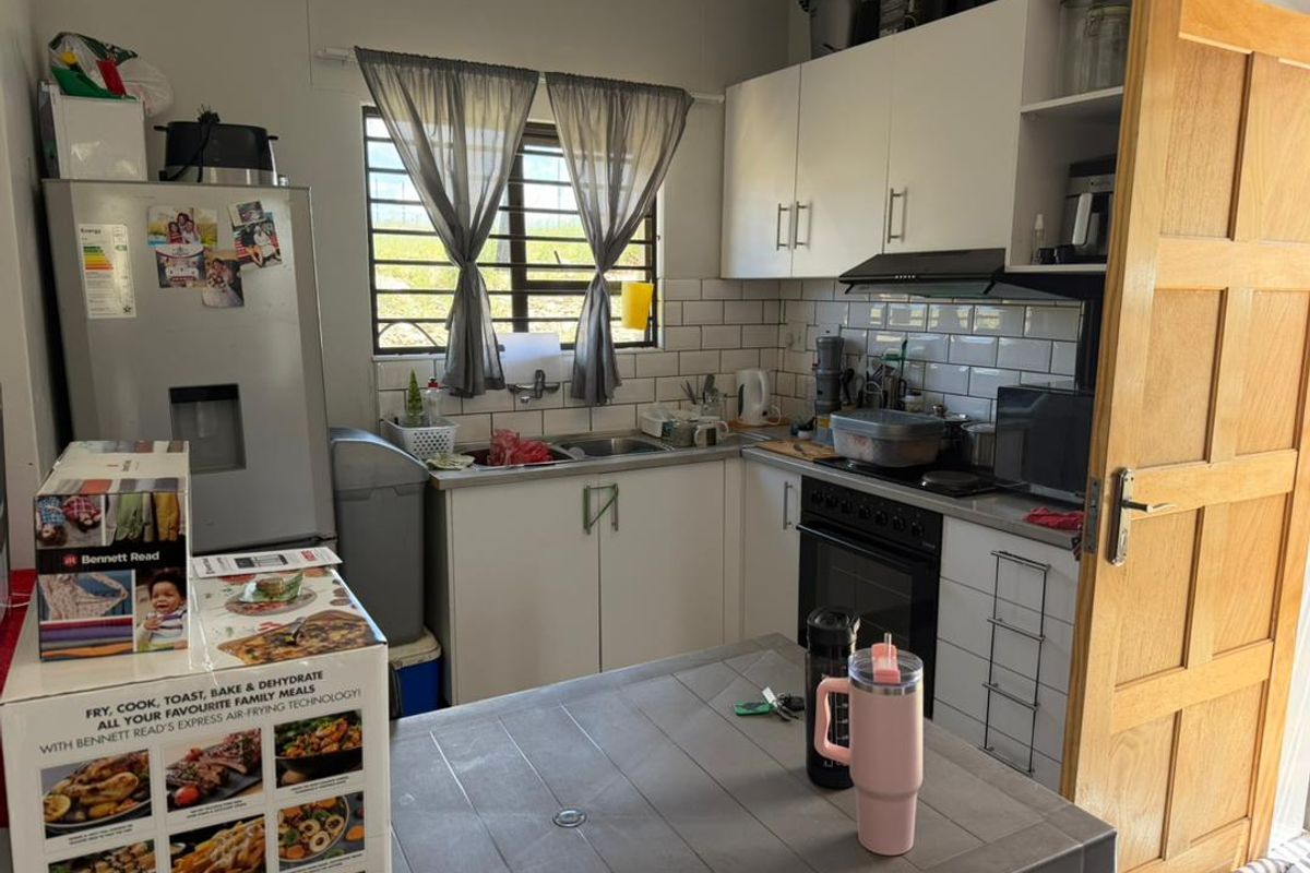 FOR SALE: 3 BEDROOM FREESTANDING TOWNHOUSE - OTJOMUISE EXTENSION 10 - Photo 4