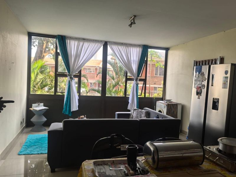 Comfy 2-Bed Apartment in Malvern, Queensburgh! - Photo 4