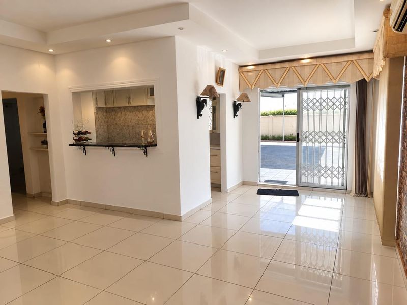 Stunning Family Home in Dove Crescent, Yellowwood Park - Photo 4