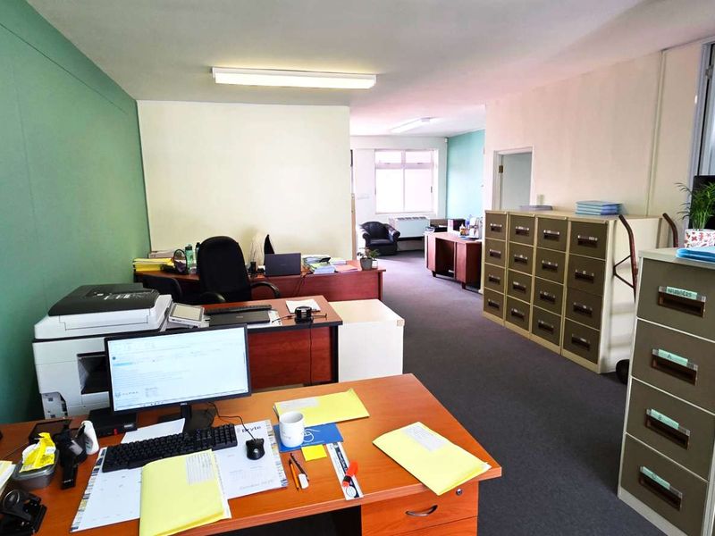 Tenanted Office in Westlake Square - Photo 3