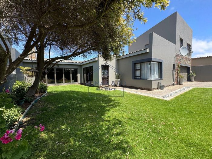 Property #2419772, House For Sale in Fairways Estate