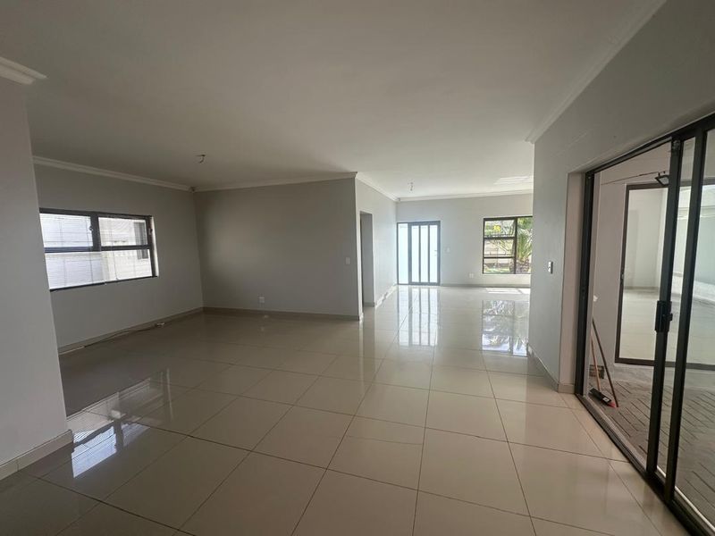 Family Home - Photo 5