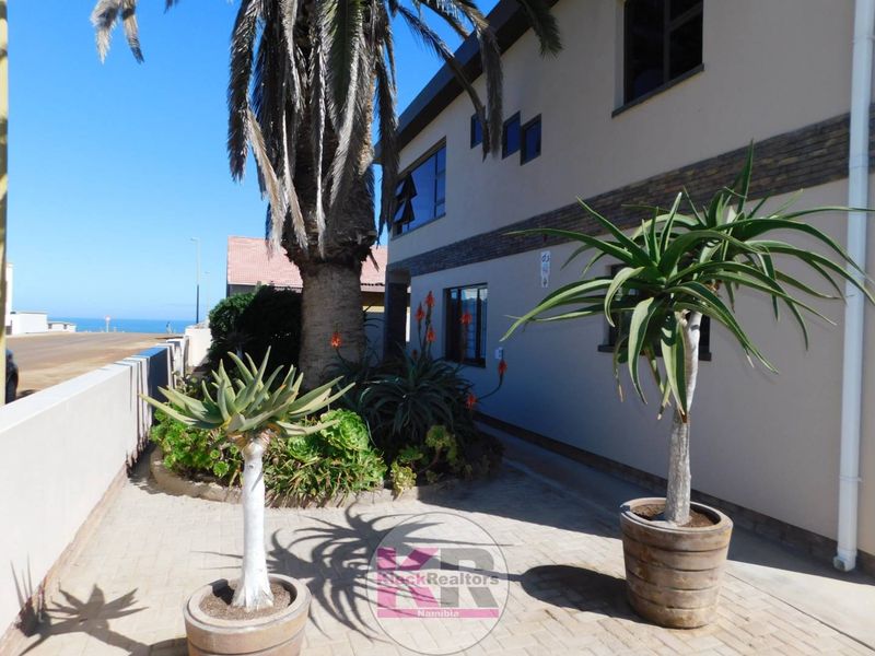 Double-Storey Home in Henties Bay + Flat - Photo 9