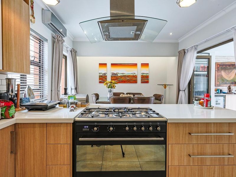 The New Classic: Uncompromised Self-Sufficiency - Photo 8