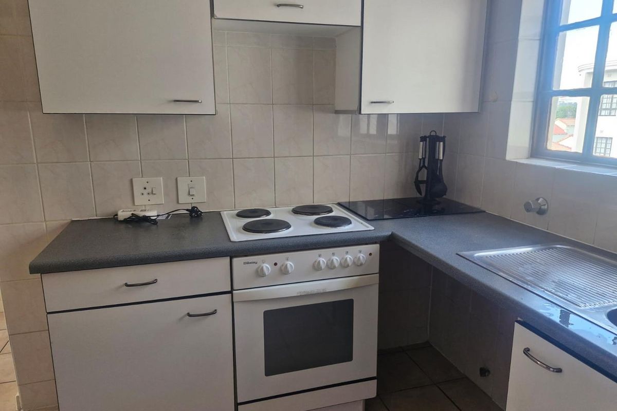 Top floor 1 bedroom in central Sandown position - Photo 2