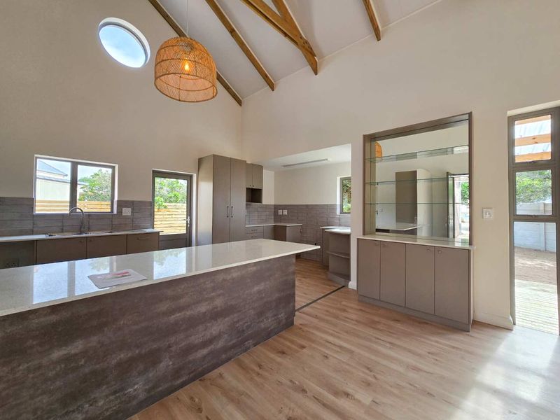 Modern 3 Bedroom townhouse for sale in Stilbaai-Wes. - Photo 4