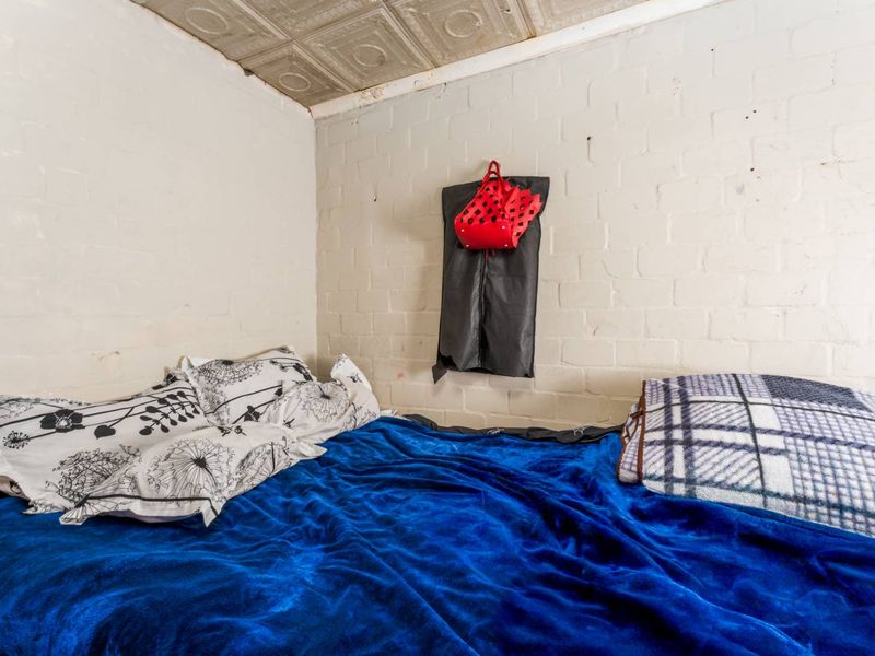 2-Bedroom Fixer-Upper in Hibiscus Close, Ocean View - Photo 7