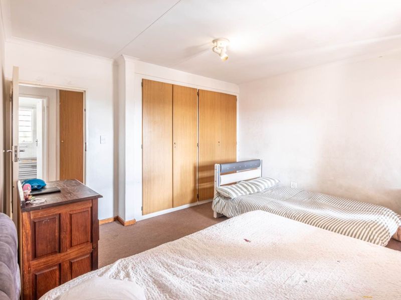 Spacious 2 bed unit for sale. - Photo 7