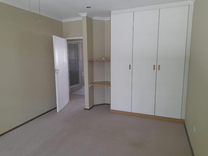 2 Bedroom Townhouse for Sale in High Street Mews - Photo 10