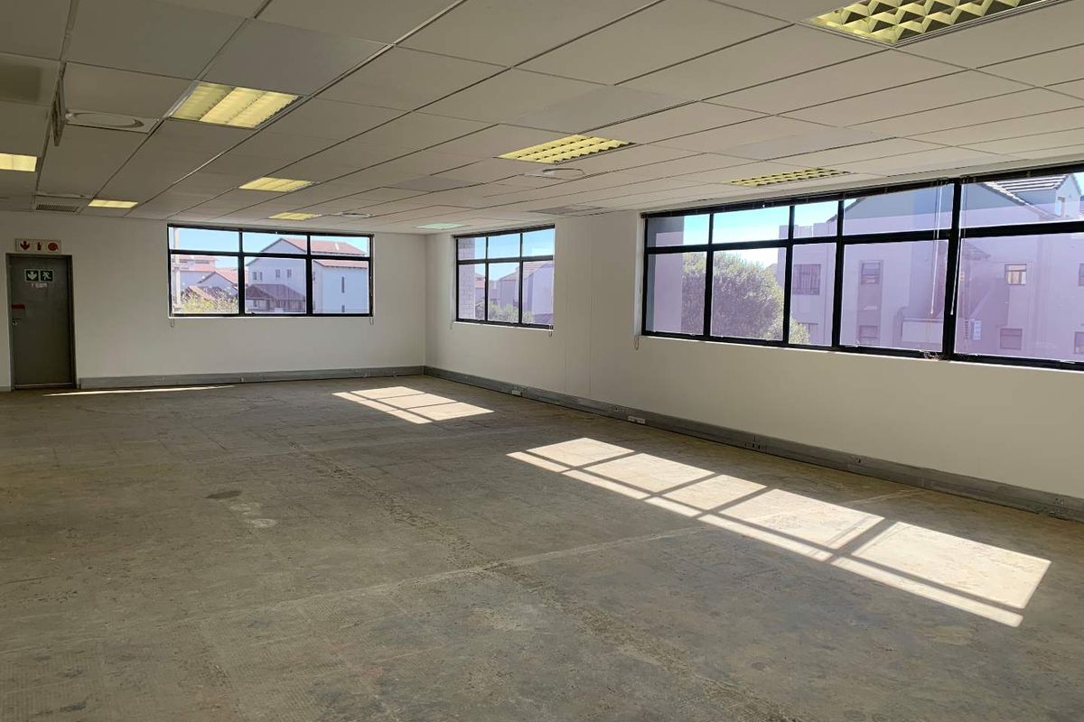 319m2 Ground Floor Office Space To Let at 11 Naivasha Road, Sunninghill - Photo 5