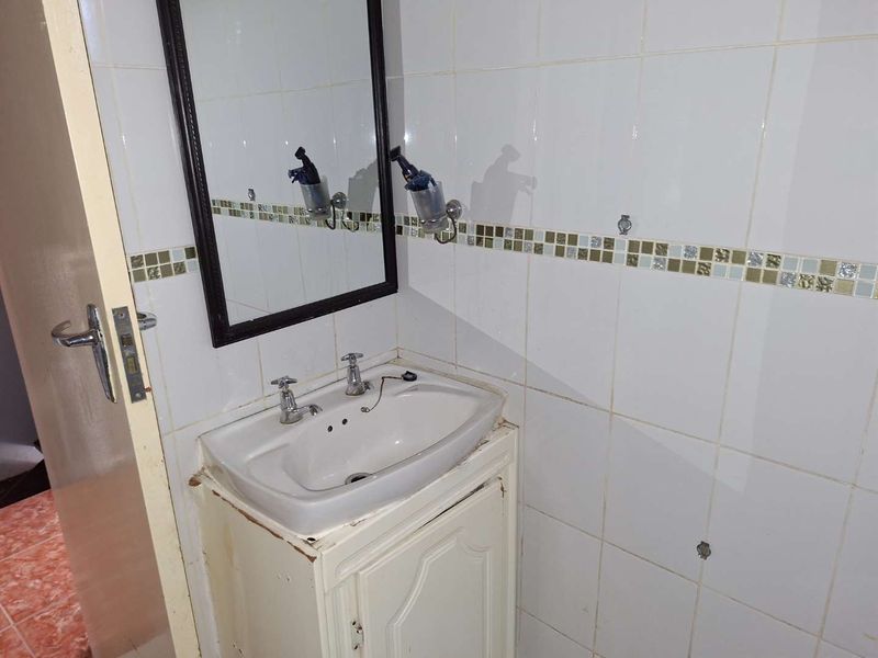 Duplex For Sale - Photo 9