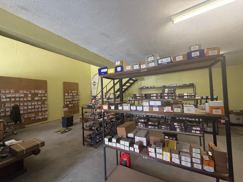 Warehouse Units for Sale – 153m2 Total - Photo 7