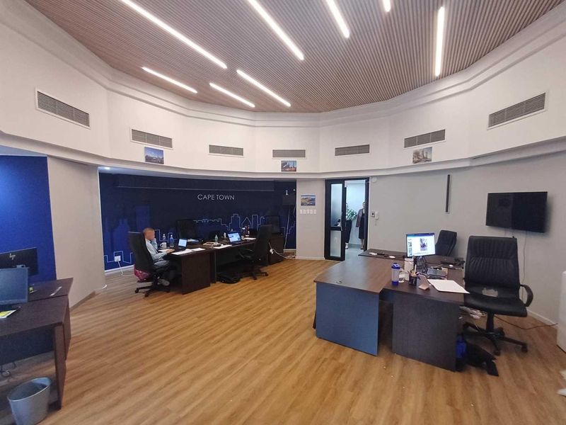 Circular Office Space: Stand Out in a Premier Location Century City Location - Photo 4