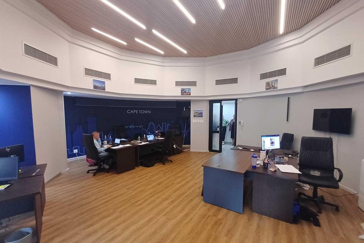 Circular Office Space: Stand Out in a Premier Location Century City Location - Photo 4