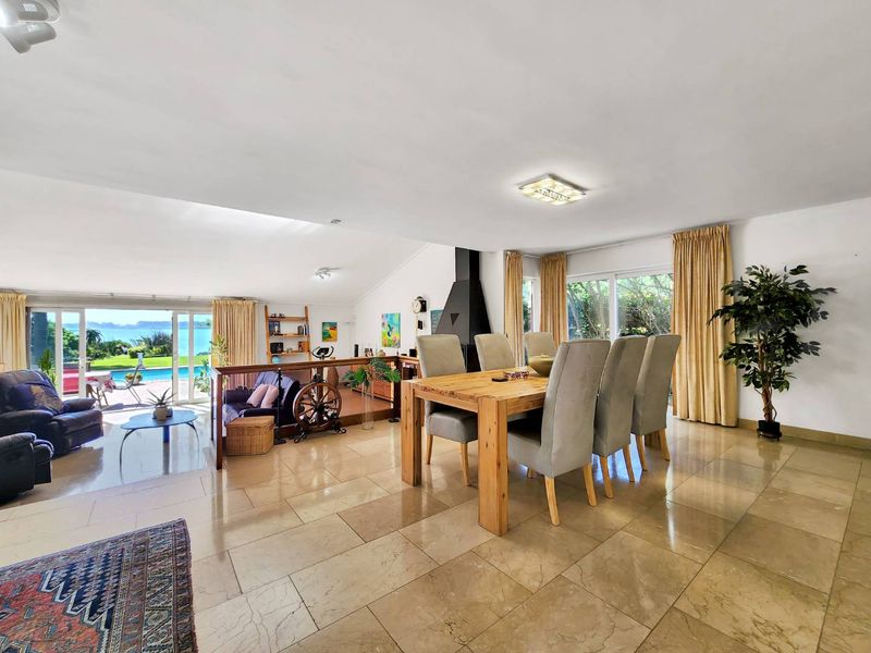 Stunning Zeekoevlei Home: Space, Comfort & Serenity Await! - Photo 8