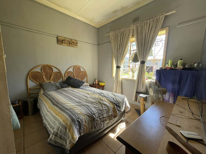 Family Home With 1 Bedroom Garden Cottage - Photo 2