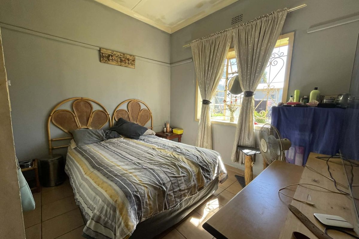 Family Home With 1 Bedroom Garden Cottage - Photo 2