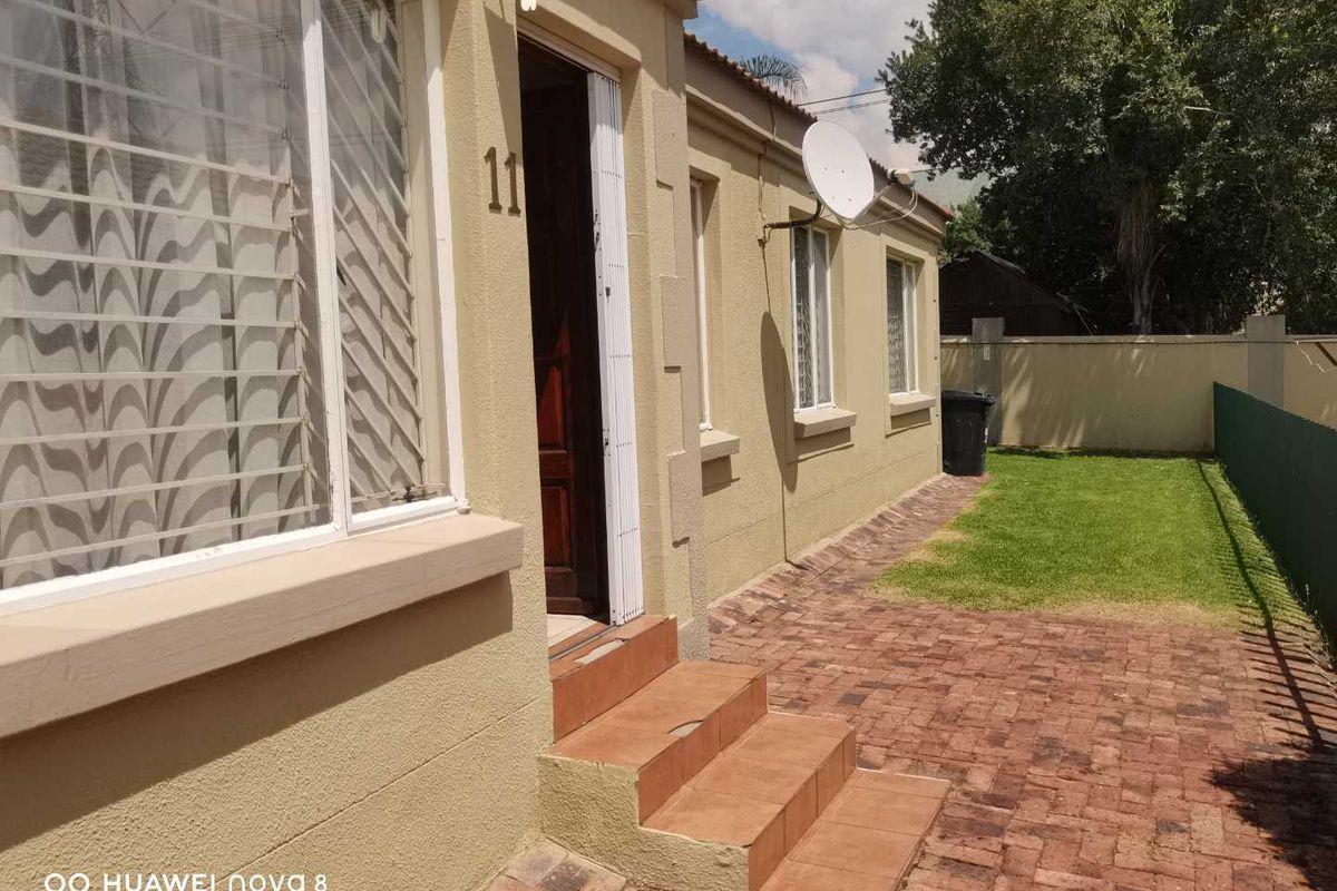 "Charming 3-Bedroom Home with Backup Power Awaits You!" - Photo 2