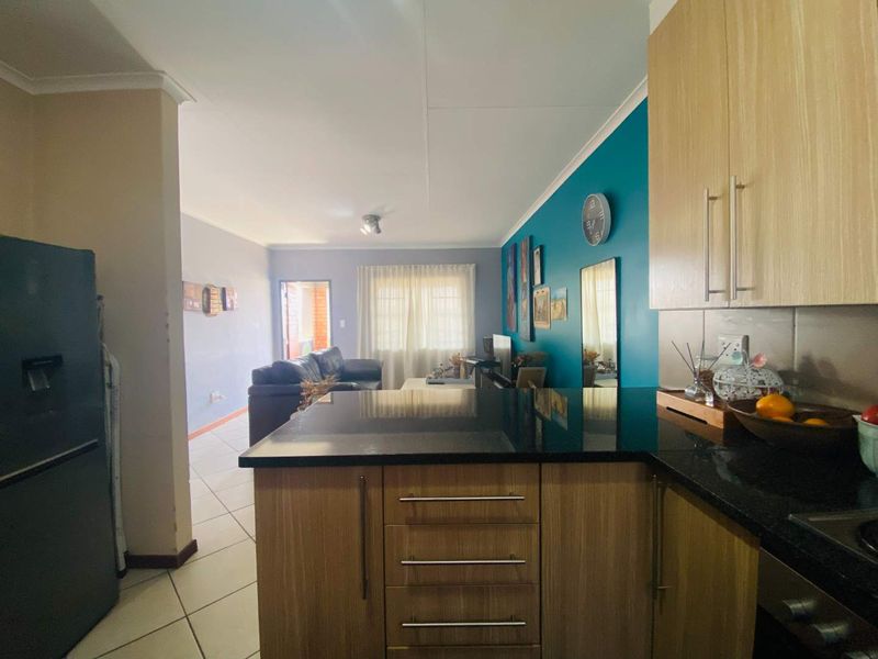Modern 2-Bedroom Apartment in Crescent Glades Estate - Photo 6