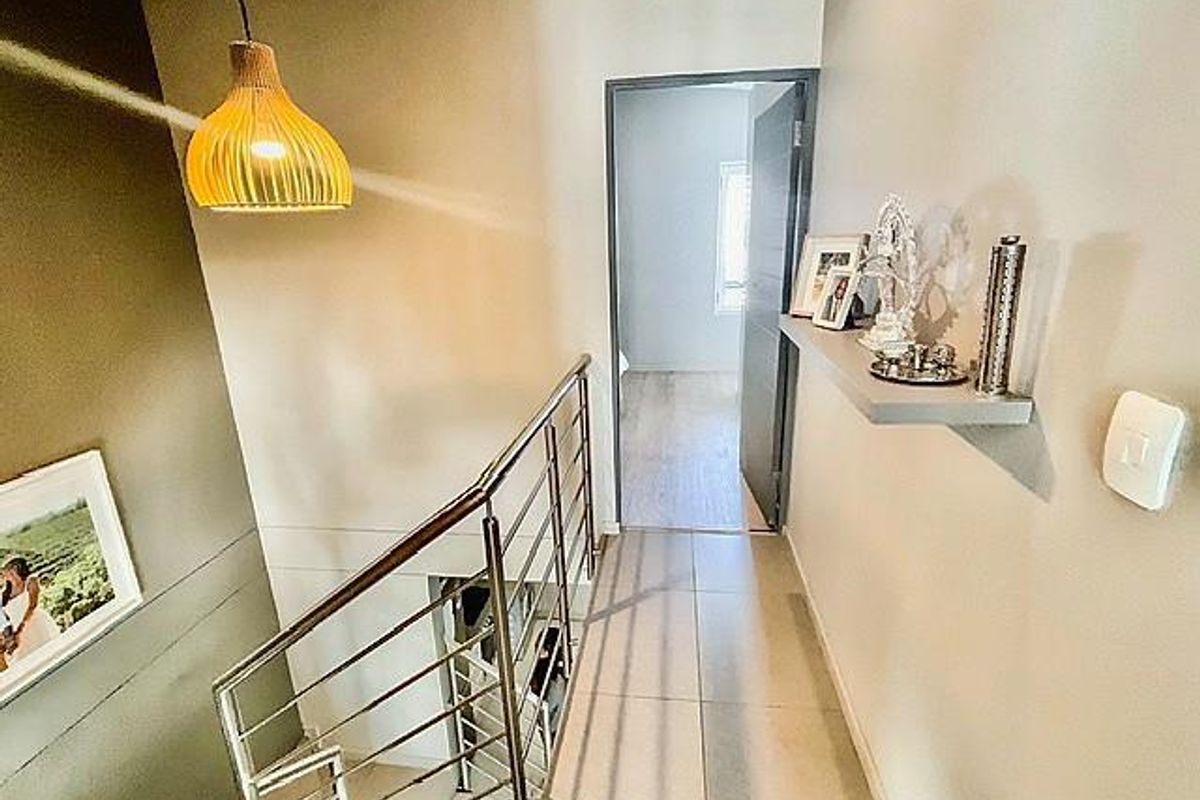 2 BED 2.5 BATH DUPLEX EDENBURG FOR SALE - Photo 5