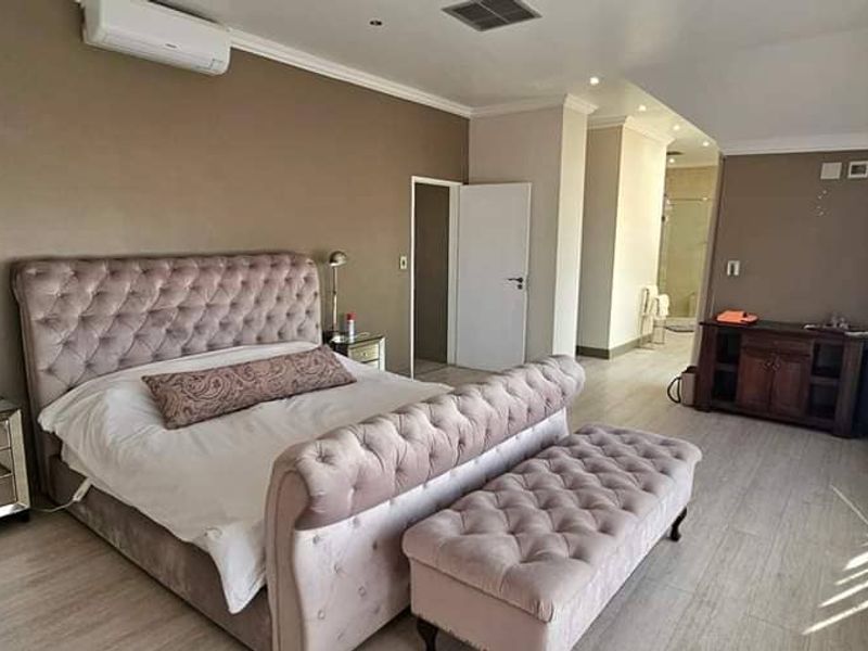 Where Convenience Meets Luxury - Photo 8