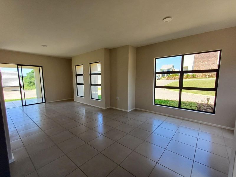 Kings Gate Estate Freestanding 3 Bed Duplex - Photo 4