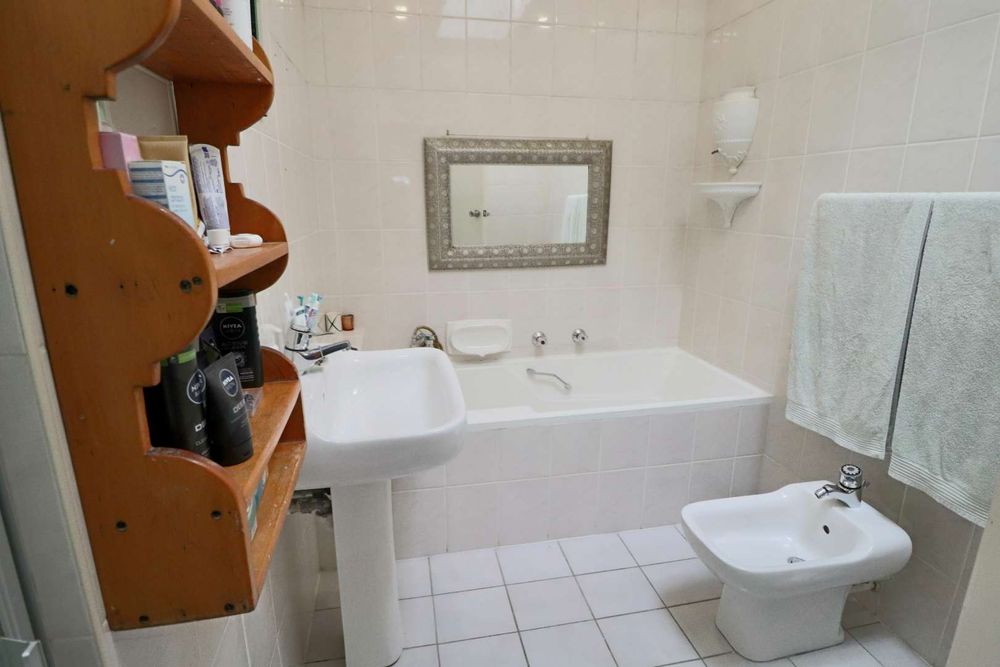 Main FULL ensuite with bath and sep. shower