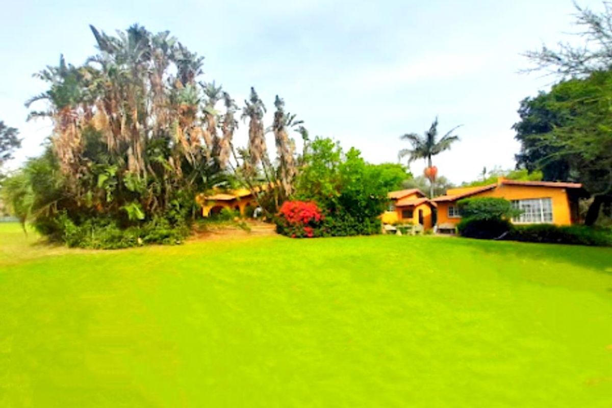 "An ideal residence is characterized by a generous expanse of land" - Photo 2