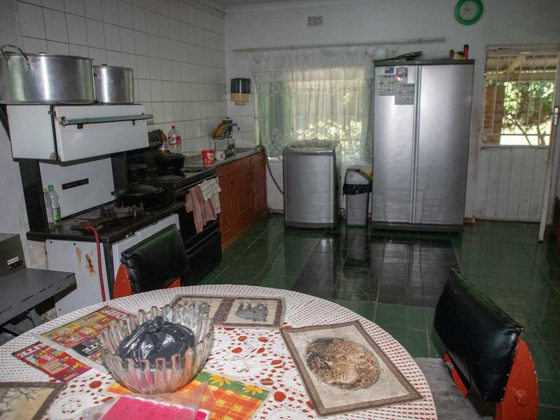 TWO PROPERTIES FOR THE PRICE OF ONE! 4 Bedroom with Flat - Business Rights - Photo 8