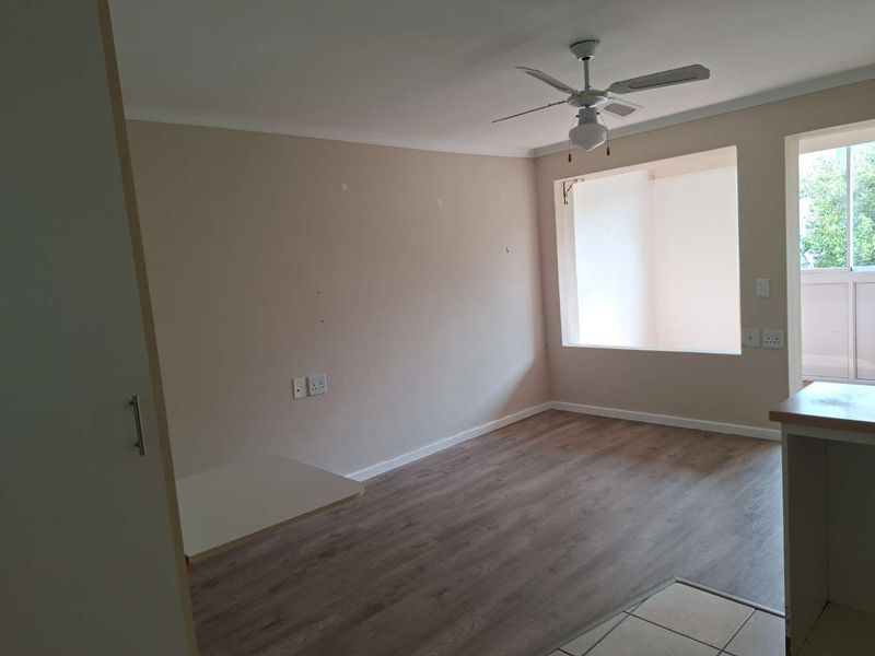 NEAT AS A PIN - Photo 5