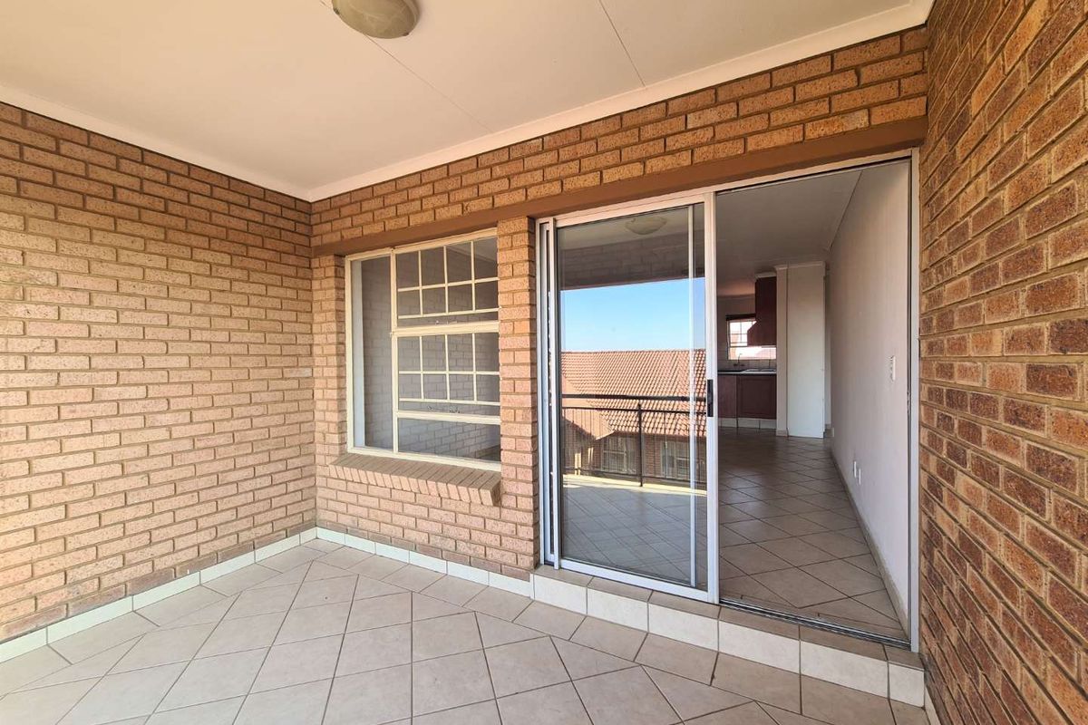Welcome to Hazeldean - A Load Shedding Free Area! - Photo 4