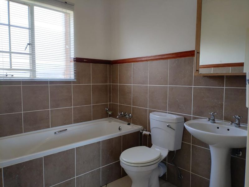 Welcome Home to Comfort, Space & Easy Living - Photo 10