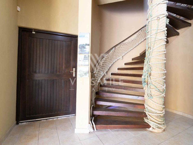 House For Sale in Long Beach. - Photo 2