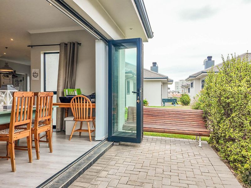 Embrace modern comfort in Diaz Beach retirement village - Photo 10