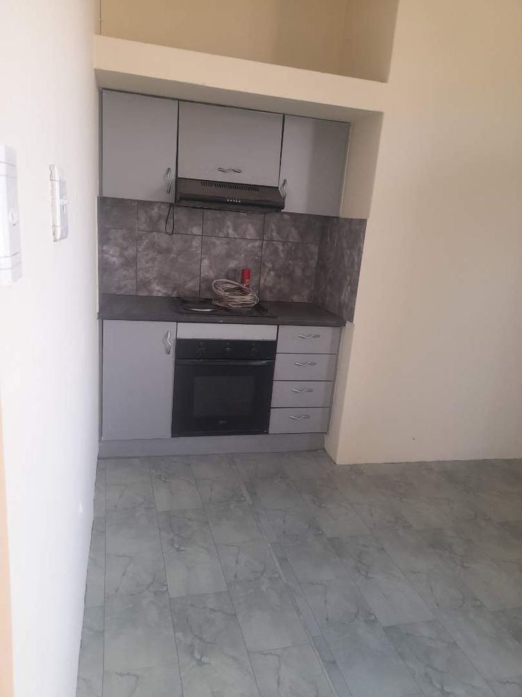 Kitchen with bic and bis