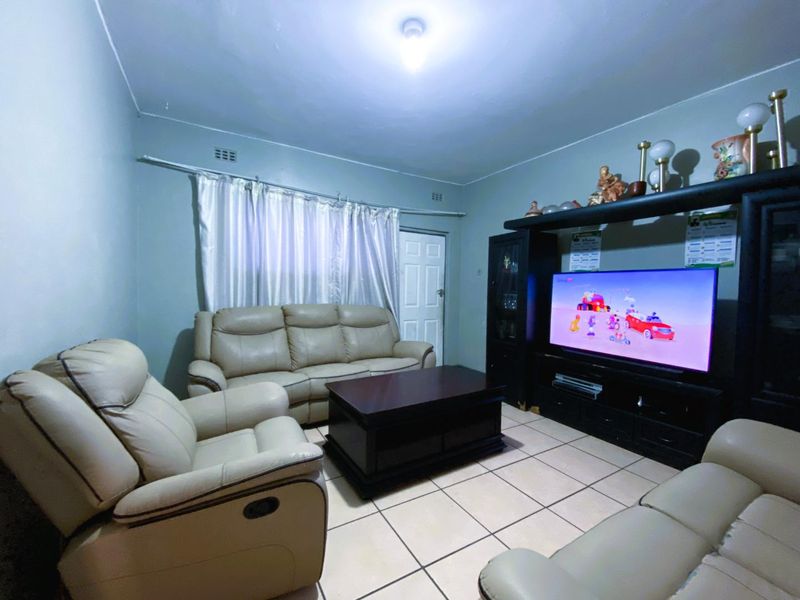 Spacious 1.5 Bedroom Apartment in Pretoria West - Photo 6