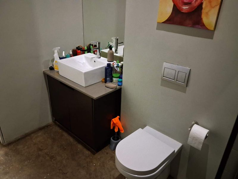 Large Bachelor Apartment FOR SALE in Maboneng - Photo 9