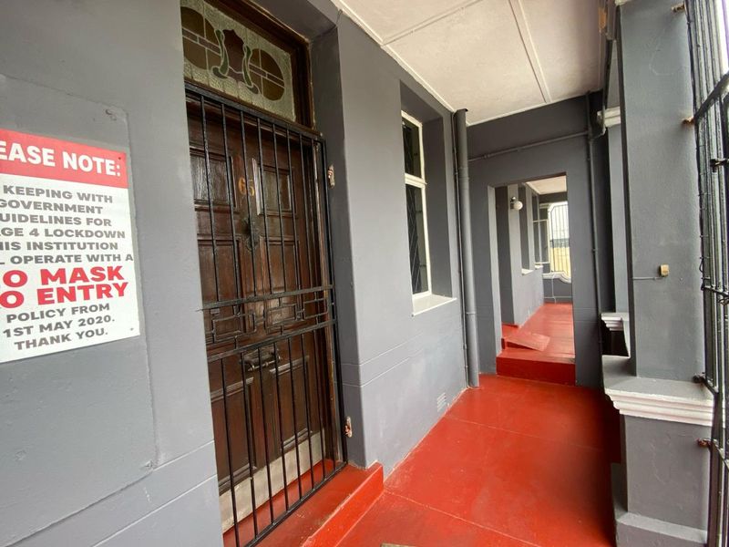 Stunning Investment Opportunity: Spacious Block of Flats in Prime Location - Photo 2