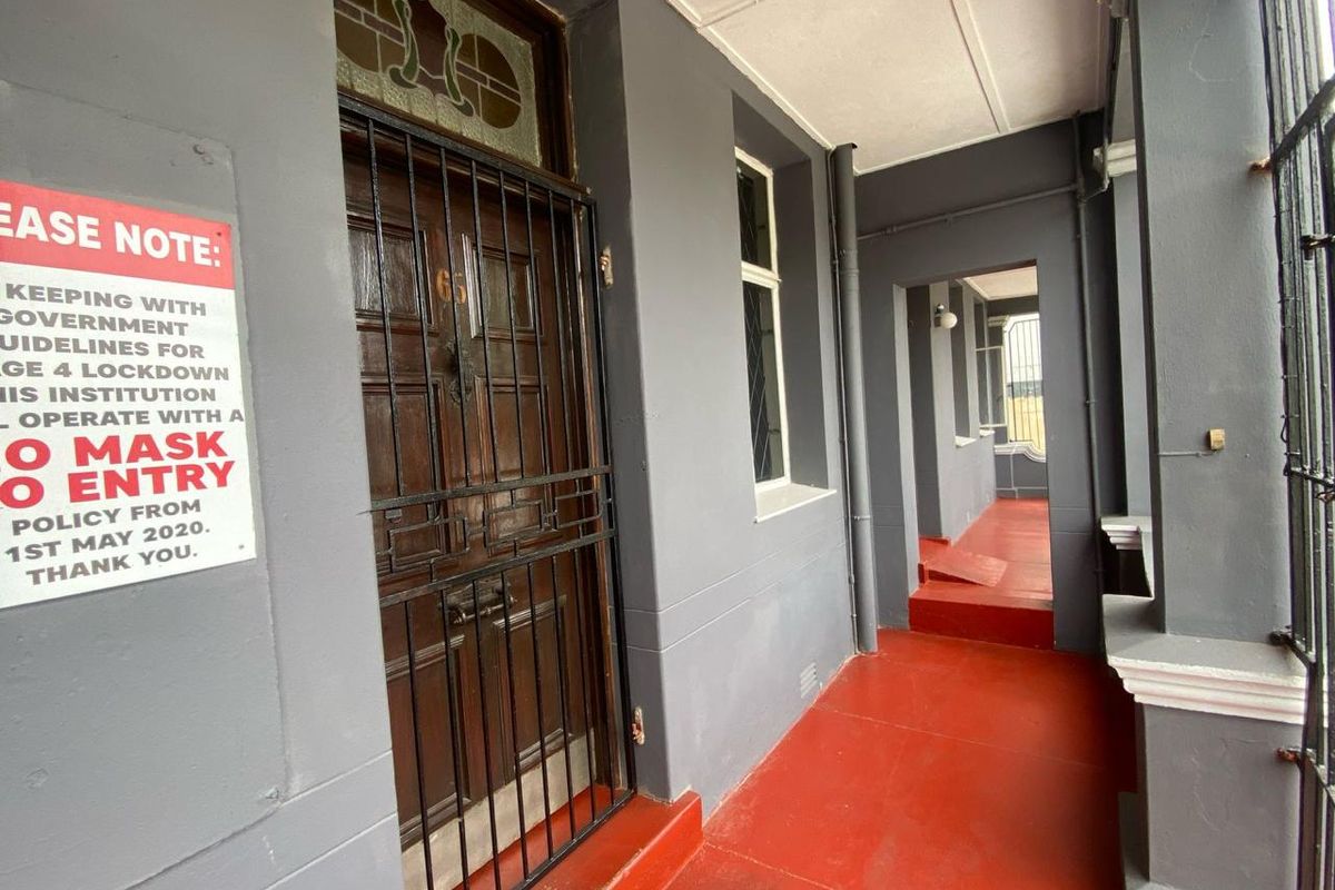 Stunning Investment Opportunity: Spacious Block of Flats in Prime Location - Photo 2