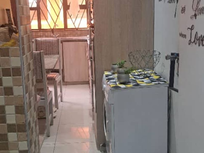 4 Bedroom HOUSE FOR SALE/Additional 3 Outside Flats - Photo 3