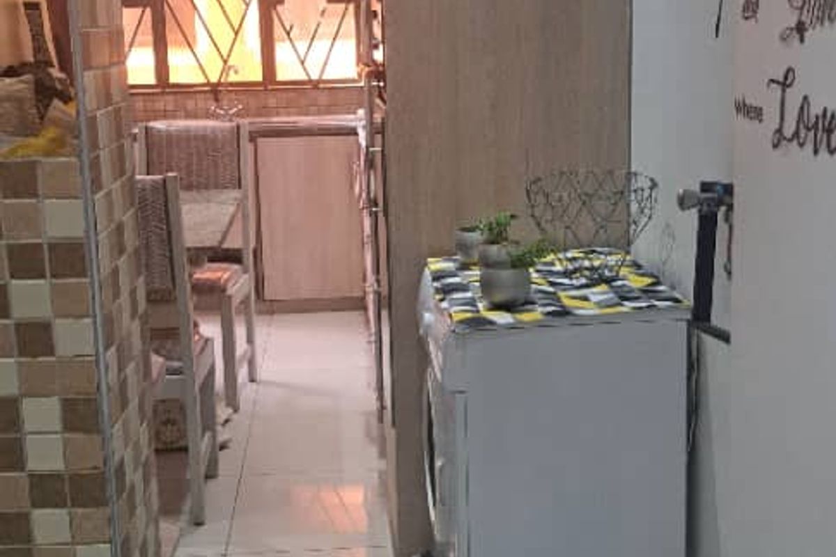 4 Bedroom HOUSE FOR SALE/Additional 3 Outside Flats - Photo 3