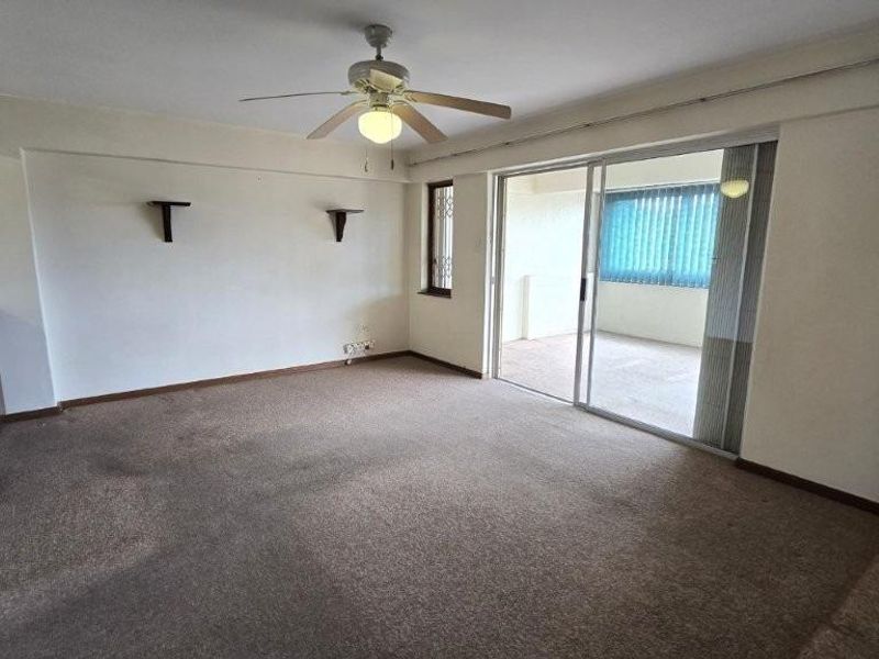 UNIQUIE (94 SQM) (1ST FLOOR FLAT) WITH 2 LOUNGES, OPEN BALCONY &amp; GARAGE. - Photo 4