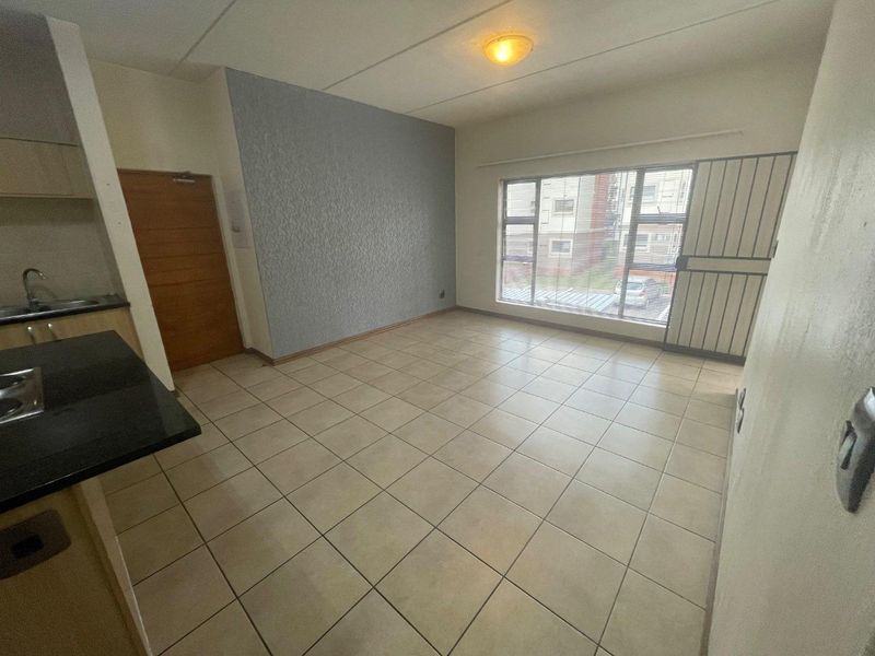 UNFURNISHED TWO BEDROOMS BALCONY - Photo 9