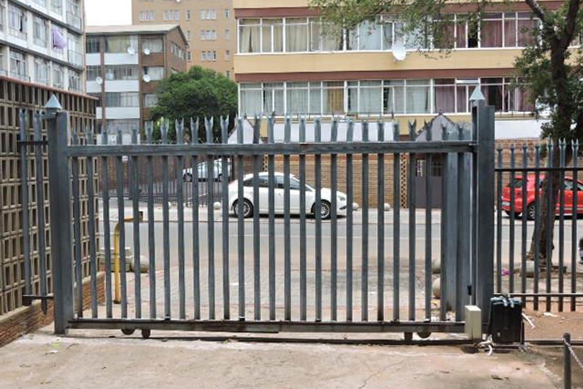 BACHELOR FLAT TO RENT IN SUNNYSIDE - Photo 3