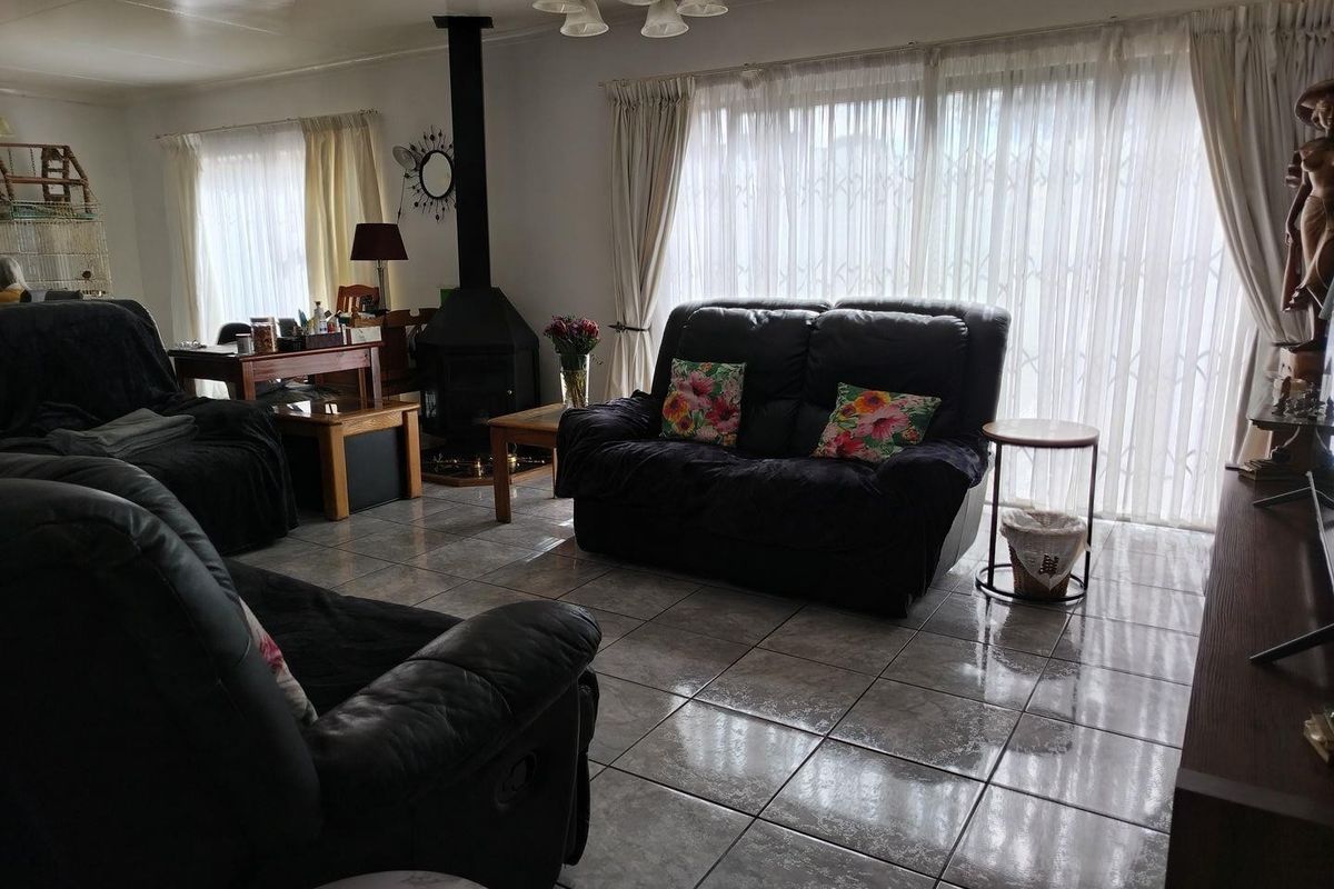 SPACE GALORE, CHARMING HOME, GREAT ENTERTAINMENT - Photo 4