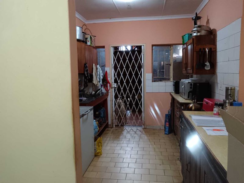 Spacious Living & Entertaining in The Orchards! - Photo 2